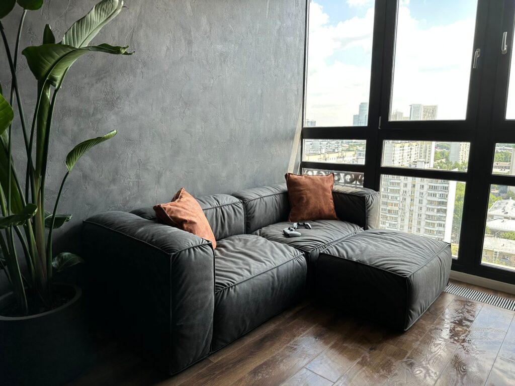 NORD с оранжевыми подушками